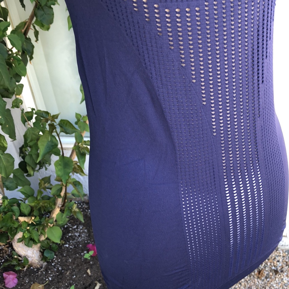 Athleta tank in navy - Picture 6 of 7